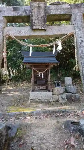 鴨布勢神社の本殿