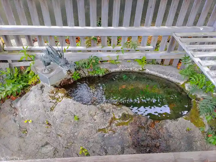 花岡神社(泉)の手水舎