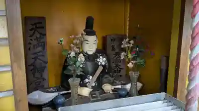 神社（洞爺湖中の島）の像