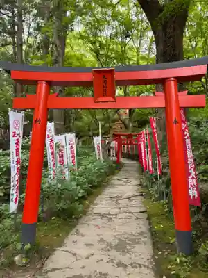 天開稲荷社の鳥居