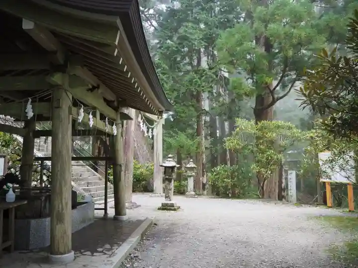 玉置神社の{uncategorized: "未分類", other: "その他", undefined: "問題あり", building: "その他建物", grave: "お墓", sacred_gate: "鳥居", guardian: "狛犬", statue: "像", buddha: "仏像", history: "歴史", nature: "自然", garden: "庭園", animal: "動物", pagoda: "塔", temizu: "手水舎", mountain_gate: "山門・神門", sanctuary: "本殿・本堂", subordinate: "末社・摂社", art: "芸術", scenery: "景色", jizo: "地蔵", ema: "絵馬", goshuin: "御朱印", omikuji: "おみくじ", items: "授与品その他", amulet: "お守り", goshuincho: "御朱印帳", eats: "食事", festival: "お祭り", votive_dance: "神楽", shichigosan: "七五三参", wedding: "結婚式", experience: "体験その他", initially: "初詣", around: "周辺", anti_infection: "感染症対策"}
