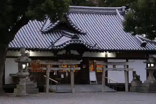 泉穴師神社の本殿