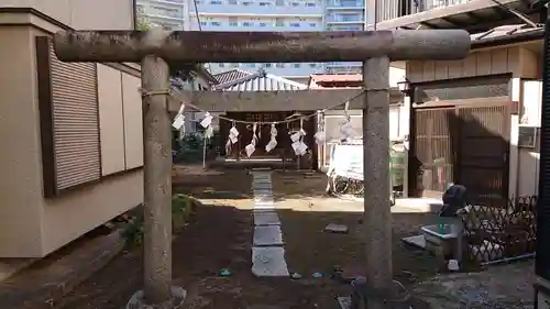 本阿弥稲荷神社の鳥居