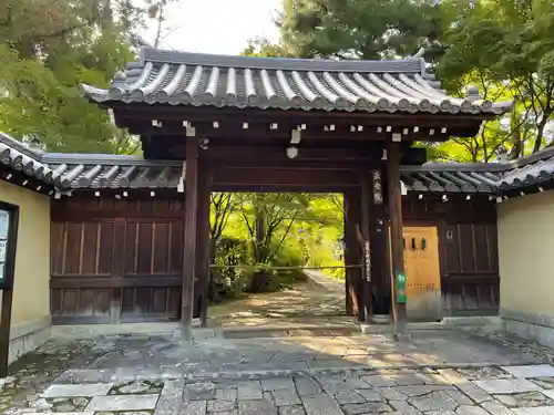 正受院の山門