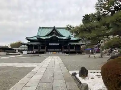 大坊本行寺の{uncategorized: "未分類", other: "その他", undefined: "問題あり", building: "その他建物", grave: "お墓", sacred_gate: "鳥居", guardian: "狛犬", statue: "像", buddha: "仏像", history: "歴史", nature: "自然", garden: "庭園", animal: "動物", pagoda: "塔", temizu: "手水舎", mountain_gate: "山門・神門", sanctuary: "本殿・本堂", subordinate: "末社・摂社", art: "芸術", scenery: "景色", jizo: "地蔵", ema: "絵馬", goshuin: "御朱印", omikuji: "おみくじ", items: "授与品その他", amulet: "お守り", goshuincho: "御朱印帳", eats: "食事", festival: "お祭り", votive_dance: "神楽", shichigosan: "七五三参", wedding: "結婚式", experience: "体験その他", initially: "初詣", around: "周辺", anti_infection: "感染症対策"}
