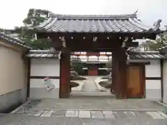 普廣院（普広院）の山門