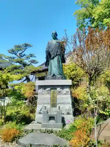 泉應寺の像