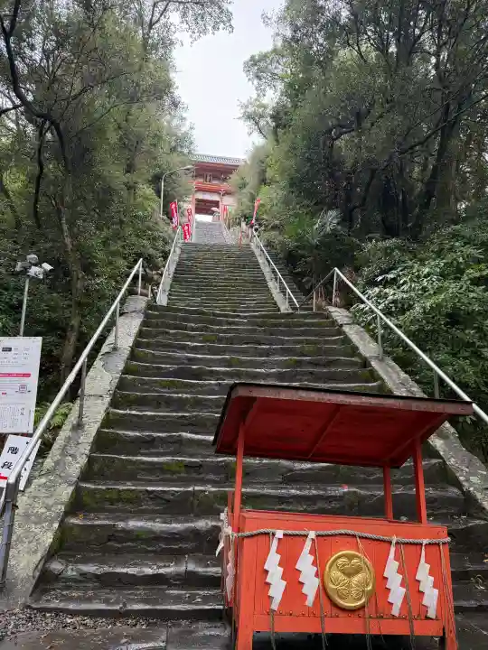 紀州東照宮の{uncategorized: "未分類", other: "その他", undefined: "問題あり", building: "その他建物", grave: "お墓", sacred_gate: "鳥居", guardian: "狛犬", statue: "像", buddha: "仏像", history: "歴史", nature: "自然", garden: "庭園", animal: "動物", pagoda: "塔", temizu: "手水舎", mountain_gate: "山門・神門", sanctuary: "本殿・本堂", subordinate: "末社・摂社", art: "芸術", scenery: "景色", jizo: "地蔵", ema: "絵馬", goshuin: "御朱印", omikuji: "おみくじ", items: "授与品その他", amulet: "お守り", goshuincho: "御朱印帳", eats: "食事", festival: "お祭り", votive_dance: "神楽", shichigosan: "七五三参", wedding: "結婚式", experience: "体験その他", initially: "初詣", around: "周辺", anti_infection: "感染症対策"}