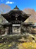 精忠神社の山門・神門