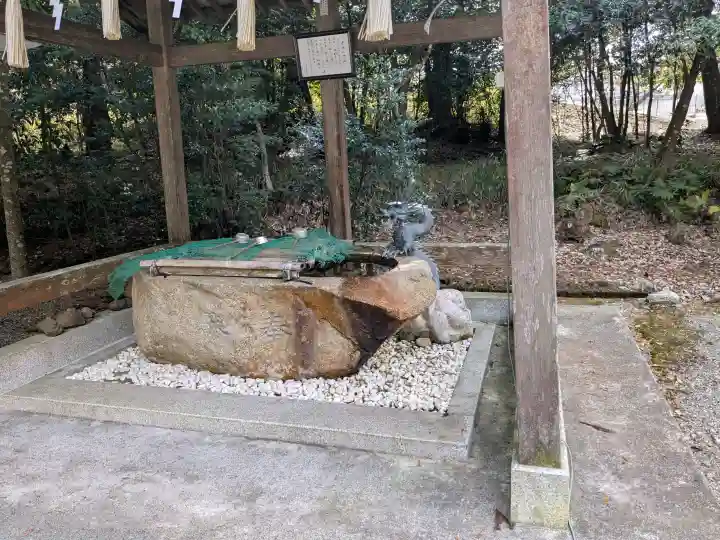 白鳥神社の{uncategorized: "未分類", other: "その他", undefined: "問題あり", building: "その他建物", grave: "お墓", sacred_gate: "鳥居", guardian: "狛犬", statue: "像", buddha: "仏像", history: "歴史", nature: "自然", garden: "庭園", animal: "動物", pagoda: "塔", temizu: "手水舎", mountain_gate: "山門・神門", sanctuary: "本殿・本堂", subordinate: "末社・摂社", art: "芸術", scenery: "景色", jizo: "地蔵", ema: "絵馬", goshuin: "御朱印", omikuji: "おみくじ", items: "授与品その他", amulet: "お守り", goshuincho: "御朱印帳", eats: "食事", festival: "お祭り", votive_dance: "神楽", shichigosan: "七五三参", wedding: "結婚式", experience: "体験その他", initially: "初詣", around: "周辺", anti_infection: "感染症対策"}
