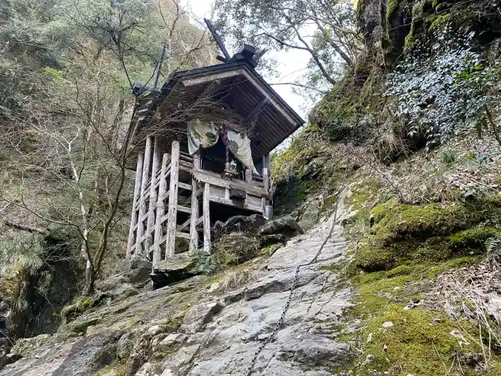 元伊勢天岩戸神社の{uncategorized: "未分類", other: "その他", undefined: "問題あり", building: "その他建物", grave: "お墓", sacred_gate: "鳥居", guardian: "狛犬", statue: "像", buddha: "仏像", history: "歴史", nature: "自然", garden: "庭園", animal: "動物", pagoda: "塔", temizu: "手水舎", mountain_gate: "山門・神門", sanctuary: "本殿・本堂", subordinate: "末社・摂社", art: "芸術", scenery: "景色", jizo: "地蔵", ema: "絵馬", goshuin: "御朱印", omikuji: "おみくじ", items: "授与品その他", amulet: "お守り", goshuincho: "御朱印帳", eats: "食事", festival: "お祭り", votive_dance: "神楽", shichigosan: "七五三参", wedding: "結婚式", experience: "体験その他", initially: "初詣", around: "周辺", anti_infection: "感染症対策"}