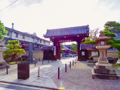 壬生寺の山門・神門