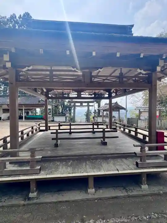 玉津岡神社の{uncategorized: "未分類", other: "その他", undefined: "問題あり", building: "その他建物", grave: "お墓", sacred_gate: "鳥居", guardian: "狛犬", statue: "像", buddha: "仏像", history: "歴史", nature: "自然", garden: "庭園", animal: "動物", pagoda: "塔", temizu: "手水舎", mountain_gate: "山門・神門", sanctuary: "本殿・本堂", subordinate: "末社・摂社", art: "芸術", scenery: "景色", jizo: "地蔵", ema: "絵馬", goshuin: "御朱印", omikuji: "おみくじ", items: "授与品その他", amulet: "お守り", goshuincho: "御朱印帳", eats: "食事", festival: "お祭り", votive_dance: "神楽", shichigosan: "七五三参", wedding: "結婚式", experience: "体験その他", initially: "初詣", around: "周辺", anti_infection: "感染症対策"}