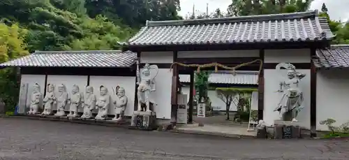 高野寺の像