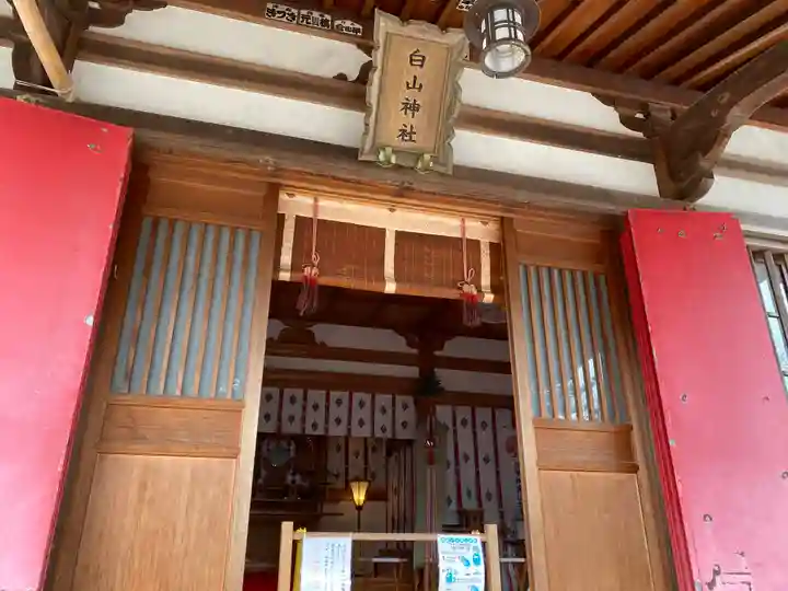 白山神社の本殿・本堂