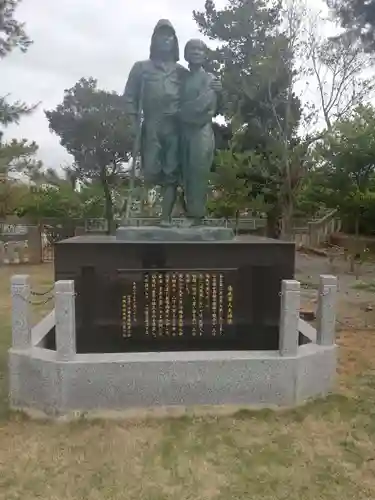 沖縄県護国神社の像