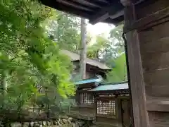 雄山神社前立社壇の本殿