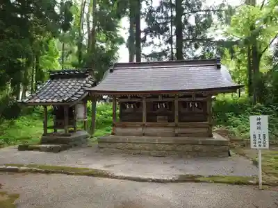 雄山神社中宮祈願殿の末社・摂社
