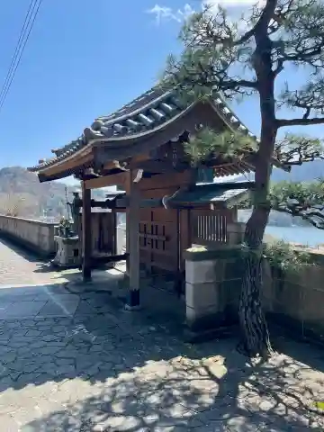 慈眼寺の{uncategorized: "未分類", other: "その他", undefined: "問題あり", building: "その他建物", grave: "お墓", sacred_gate: "鳥居", guardian: "狛犬", statue: "像", buddha: "仏像", history: "歴史", nature: "自然", garden: "庭園", animal: "動物", pagoda: "塔", temizu: "手水舎", mountain_gate: "山門・神門", sanctuary: "本殿・本堂", subordinate: "末社・摂社", art: "芸術", scenery: "景色", jizo: "地蔵", ema: "絵馬", goshuin: "御朱印", omikuji: "おみくじ", items: "授与品その他", amulet: "お守り", goshuincho: "御朱印帳", eats: "食事", festival: "お祭り", votive_dance: "神楽", shichigosan: "七五三参", wedding: "結婚式", experience: "体験その他", initially: "初詣", around: "周辺", anti_infection: "感染症対策"}