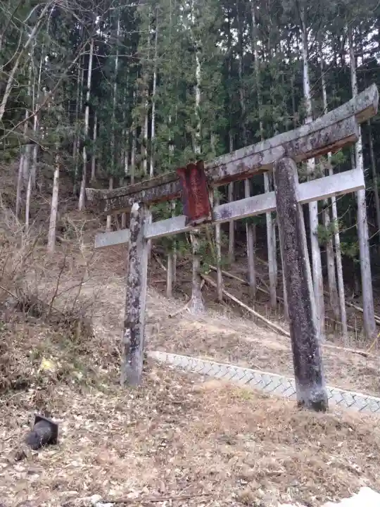賀蘇山神社の{uncategorized: "未分類", other: "その他", undefined: "問題あり", building: "その他建物", grave: "お墓", sacred_gate: "鳥居", guardian: "狛犬", statue: "像", buddha: "仏像", history: "歴史", nature: "自然", garden: "庭園", animal: "動物", pagoda: "塔", temizu: "手水舎", mountain_gate: "山門・神門", sanctuary: "本殿・本堂", subordinate: "末社・摂社", art: "芸術", scenery: "景色", jizo: "地蔵", ema: "絵馬", goshuin: "御朱印", omikuji: "おみくじ", items: "授与品その他", amulet: "お守り", goshuincho: "御朱印帳", eats: "食事", festival: "お祭り", votive_dance: "神楽", shichigosan: "七五三参", wedding: "結婚式", experience: "体験その他", initially: "初詣", around: "周辺", anti_infection: "感染症対策"}
