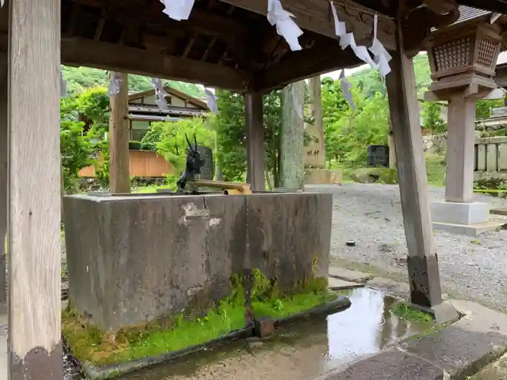 諏訪大社上社前宮の手水舎