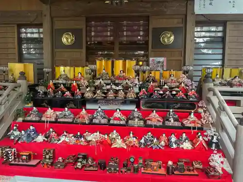 座間神社の{uncategorized: "未分類", other: "その他", undefined: "問題あり", building: "その他建物", grave: "お墓", sacred_gate: "鳥居", guardian: "狛犬", statue: "像", buddha: "仏像", history: "歴史", nature: "自然", garden: "庭園", animal: "動物", pagoda: "塔", temizu: "手水舎", mountain_gate: "山門・神門", sanctuary: "本殿・本堂", subordinate: "末社・摂社", art: "芸術", scenery: "景色", jizo: "地蔵", ema: "絵馬", goshuin: "御朱印", omikuji: "おみくじ", items: "授与品その他", amulet: "お守り", goshuincho: "御朱印帳", eats: "食事", festival: "お祭り", votive_dance: "神楽", shichigosan: "七五三参", wedding: "結婚式", experience: "体験その他", initially: "初詣", around: "周辺", anti_infection: "感染症対策"}