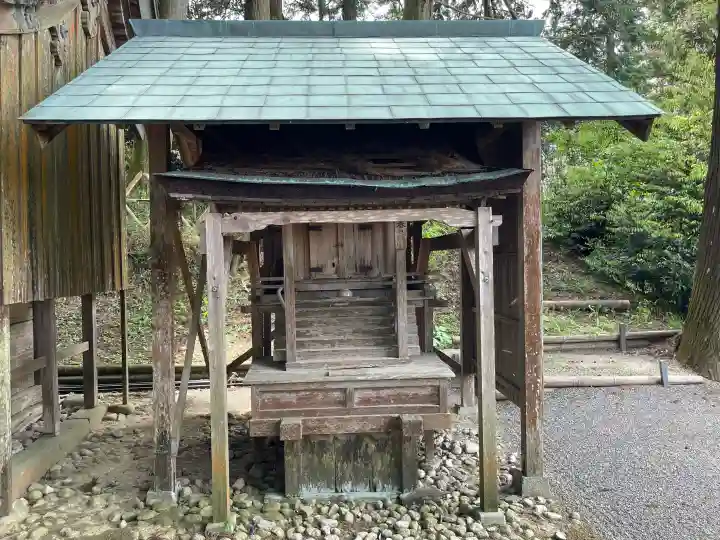 日枝神社 (甲南町稗谷)の{uncategorized: "未分類", other: "その他", undefined: "問題あり", building: "その他建物", grave: "お墓", sacred_gate: "鳥居", guardian: "狛犬", statue: "像", buddha: "仏像", history: "歴史", nature: "自然", garden: "庭園", animal: "動物", pagoda: "塔", temizu: "手水舎", mountain_gate: "山門・神門", sanctuary: "本殿・本堂", subordinate: "末社・摂社", art: "芸術", scenery: "景色", jizo: "地蔵", ema: "絵馬", goshuin: "御朱印", omikuji: "おみくじ", items: "授与品その他", amulet: "お守り", goshuincho: "御朱印帳", eats: "食事", festival: "お祭り", votive_dance: "神楽", shichigosan: "七五三参", wedding: "結婚式", experience: "体験その他", initially: "初詣", around: "周辺", anti_infection: "感染症対策"}