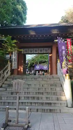 東京大神宮の山門・神門