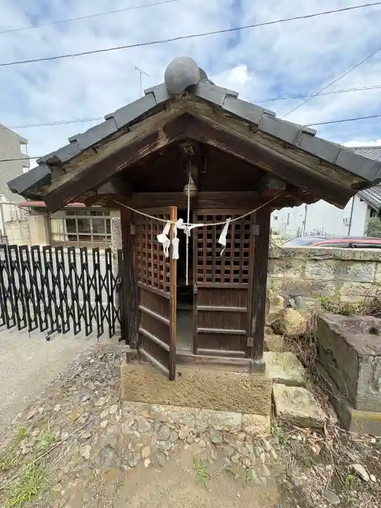 神明神社の{uncategorized: "未分類", other: "その他", undefined: "問題あり", building: "その他建物", grave: "お墓", sacred_gate: "鳥居", guardian: "狛犬", statue: "像", buddha: "仏像", history: "歴史", nature: "自然", garden: "庭園", animal: "動物", pagoda: "塔", temizu: "手水舎", mountain_gate: "山門・神門", sanctuary: "本殿・本堂", subordinate: "末社・摂社", art: "芸術", scenery: "景色", jizo: "地蔵", ema: "絵馬", goshuin: "御朱印", omikuji: "おみくじ", items: "授与品その他", amulet: "お守り", goshuincho: "御朱印帳", eats: "食事", festival: "お祭り", votive_dance: "神楽", shichigosan: "七五三参", wedding: "結婚式", experience: "体験その他", initially: "初詣", around: "周辺", anti_infection: "感染症対策"}
