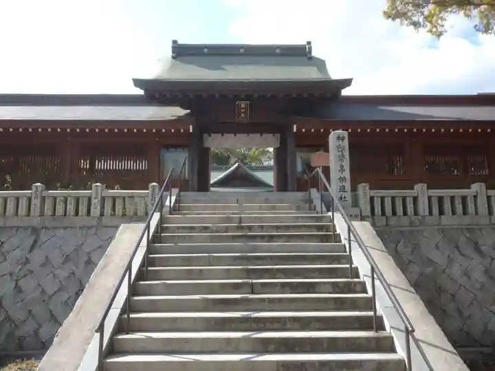 岡田神社の山門・神門