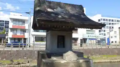 麓山弁財天の本殿・本堂