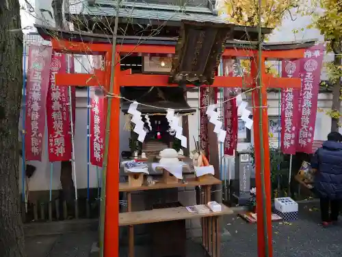 松坂稲荷大明神の鳥居