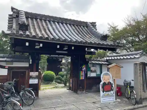 蓮光寺の山門