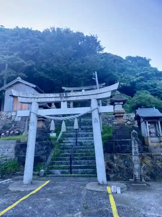 三柱神社の鳥居