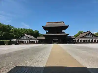 瑞龍寺の{uncategorized: "未分類", other: "その他", undefined: "問題あり", building: "その他建物", grave: "お墓", sacred_gate: "鳥居", guardian: "狛犬", statue: "像", buddha: "仏像", history: "歴史", nature: "自然", garden: "庭園", animal: "動物", pagoda: "塔", temizu: "手水舎", mountain_gate: "山門・神門", sanctuary: "本殿・本堂", subordinate: "末社・摂社", art: "芸術", scenery: "景色", jizo: "地蔵", ema: "絵馬", goshuin: "御朱印", omikuji: "おみくじ", items: "授与品その他", amulet: "お守り", goshuincho: "御朱印帳", eats: "食事", festival: "お祭り", votive_dance: "神楽", shichigosan: "七五三参", wedding: "結婚式", experience: "体験その他", initially: "初詣", around: "周辺", anti_infection: "感染症対策"}