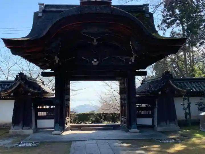 西教寺の山門・神門