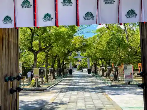 湊川神社の山門・神門