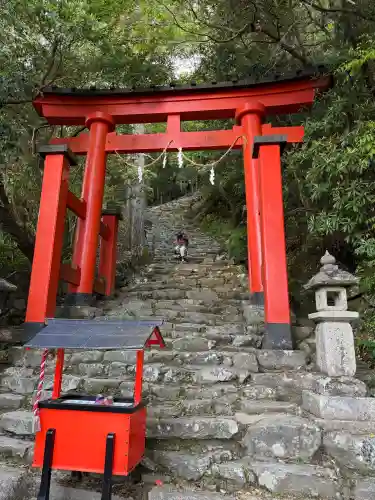 神倉神社（熊野速玉大社摂社）の{uncategorized: "未分類", other: "その他", undefined: "問題あり", building: "その他建物", grave: "お墓", sacred_gate: "鳥居", guardian: "狛犬", statue: "像", buddha: "仏像", history: "歴史", nature: "自然", garden: "庭園", animal: "動物", pagoda: "塔", temizu: "手水舎", mountain_gate: "山門・神門", sanctuary: "本殿・本堂", subordinate: "末社・摂社", art: "芸術", scenery: "景色", jizo: "地蔵", ema: "絵馬", goshuin: "御朱印", omikuji: "おみくじ", items: "授与品その他", amulet: "お守り", goshuincho: "御朱印帳", eats: "食事", festival: "お祭り", votive_dance: "神楽", shichigosan: "七五三参", wedding: "結婚式", experience: "体験その他", initially: "初詣", around: "周辺", anti_infection: "感染症対策"}