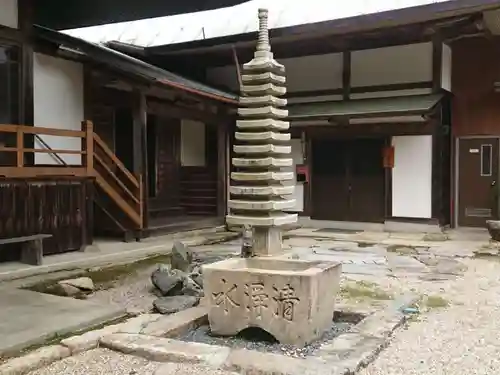 洞泉寺の塔