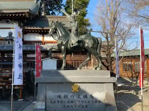 味鋺神社の像