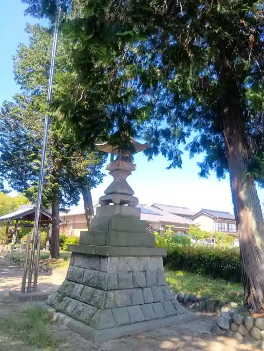 神明神社の{uncategorized: "未分類", other: "その他", undefined: "問題あり", building: "その他建物", grave: "お墓", sacred_gate: "鳥居", guardian: "狛犬", statue: "像", buddha: "仏像", history: "歴史", nature: "自然", garden: "庭園", animal: "動物", pagoda: "塔", temizu: "手水舎", mountain_gate: "山門・神門", sanctuary: "本殿・本堂", subordinate: "末社・摂社", art: "芸術", scenery: "景色", jizo: "地蔵", ema: "絵馬", goshuin: "御朱印", omikuji: "おみくじ", items: "授与品その他", amulet: "お守り", goshuincho: "御朱印帳", eats: "食事", festival: "お祭り", votive_dance: "神楽", shichigosan: "七五三参", wedding: "結婚式", experience: "体験その他", initially: "初詣", around: "周辺", anti_infection: "感染症対策"}