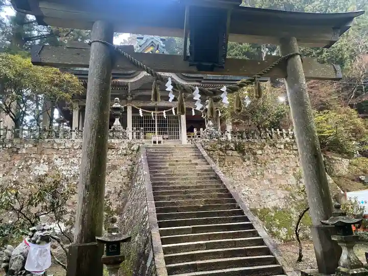 玉置神社の{uncategorized: "未分類", other: "その他", undefined: "問題あり", building: "その他建物", grave: "お墓", sacred_gate: "鳥居", guardian: "狛犬", statue: "像", buddha: "仏像", history: "歴史", nature: "自然", garden: "庭園", animal: "動物", pagoda: "塔", temizu: "手水舎", mountain_gate: "山門・神門", sanctuary: "本殿・本堂", subordinate: "末社・摂社", art: "芸術", scenery: "景色", jizo: "地蔵", ema: "絵馬", goshuin: "御朱印", omikuji: "おみくじ", items: "授与品その他", amulet: "お守り", goshuincho: "御朱印帳", eats: "食事", festival: "お祭り", votive_dance: "神楽", shichigosan: "七五三参", wedding: "結婚式", experience: "体験その他", initially: "初詣", around: "周辺", anti_infection: "感染症対策"}