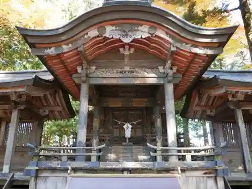 乙事諏訪神社の本殿