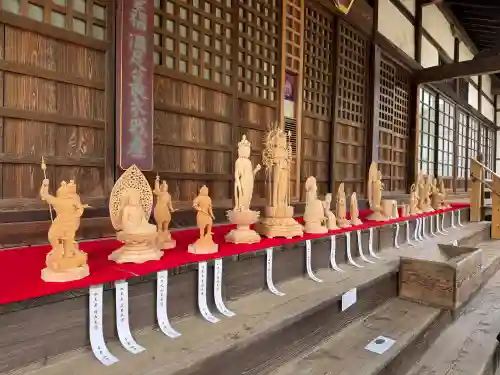 中院の{uncategorized: "未分類", other: "その他", undefined: "問題あり", building: "その他建物", grave: "お墓", sacred_gate: "鳥居", guardian: "狛犬", statue: "像", buddha: "仏像", history: "歴史", nature: "自然", garden: "庭園", animal: "動物", pagoda: "塔", temizu: "手水舎", mountain_gate: "山門・神門", sanctuary: "本殿・本堂", subordinate: "末社・摂社", art: "芸術", scenery: "景色", jizo: "地蔵", ema: "絵馬", goshuin: "御朱印", omikuji: "おみくじ", items: "授与品その他", amulet: "お守り", goshuincho: "御朱印帳", eats: "食事", festival: "お祭り", votive_dance: "神楽", shichigosan: "七五三参", wedding: "結婚式", experience: "体験その他", initially: "初詣", around: "周辺", anti_infection: "感染症対策"}