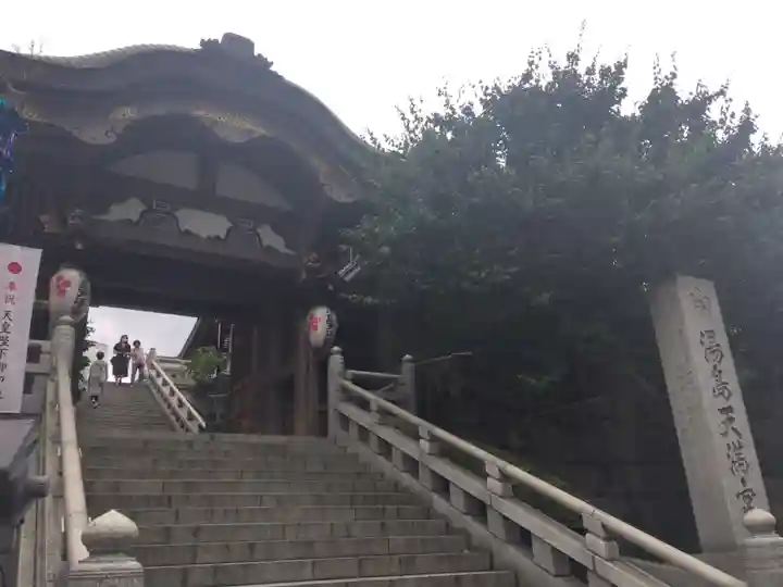 湯島天満宮の山門・神門