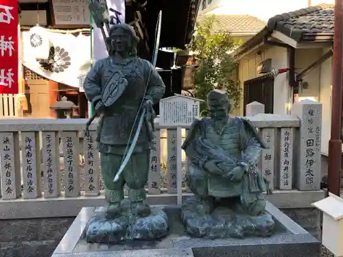 三石神社の像