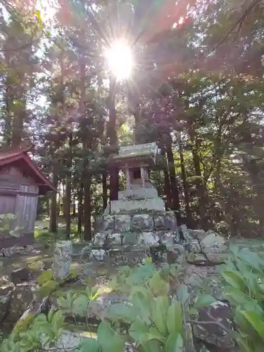 宇奈己呂和気神社の末社