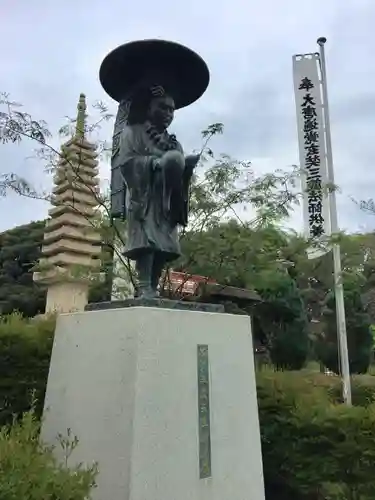 慈恩寺の像