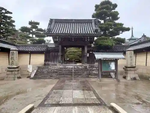 無量光寺の山門