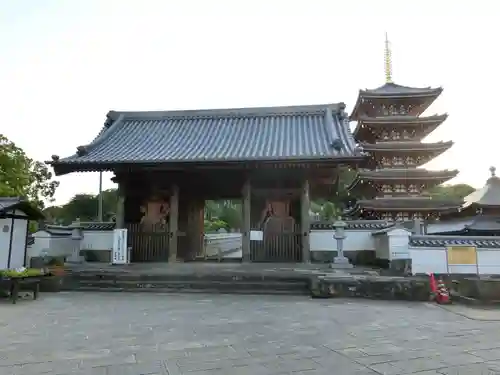 法然寺の山門・神門